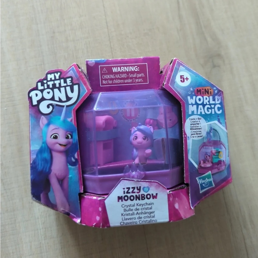 NWT My Little Pony Mini World Magic Izzy Moonbow